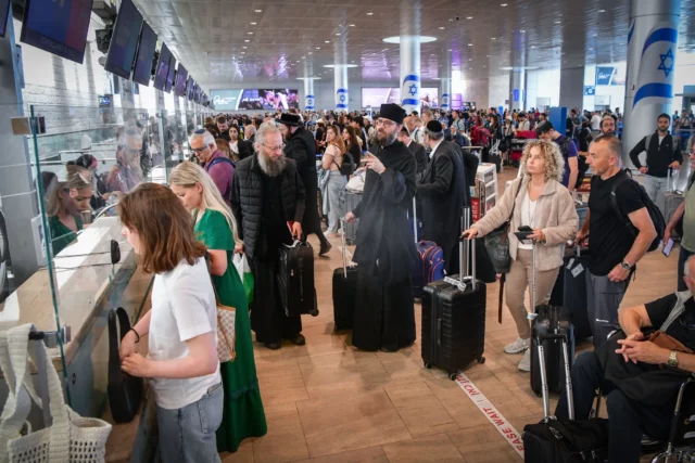 Retrasos en aeropuerto Ben Gurion por protesta de manipuladores de equipaje