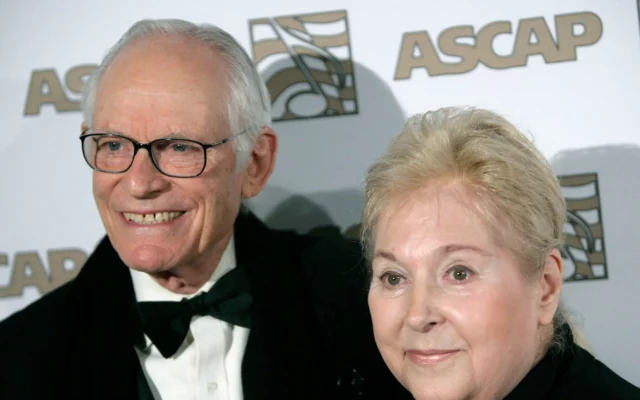 Muere Alan Bergman a los 99 años en Los Ángeles: letrista de “Yentl” y “The Way We Were”