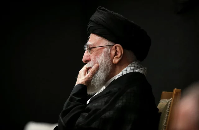 “Levanta la vista y escucha cada zumbido”: Katz advierte al líder supremo de Irán