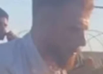 Un hombre vinculado con Hamás amenazó a un médico en un lugar de ayuda en Gaza