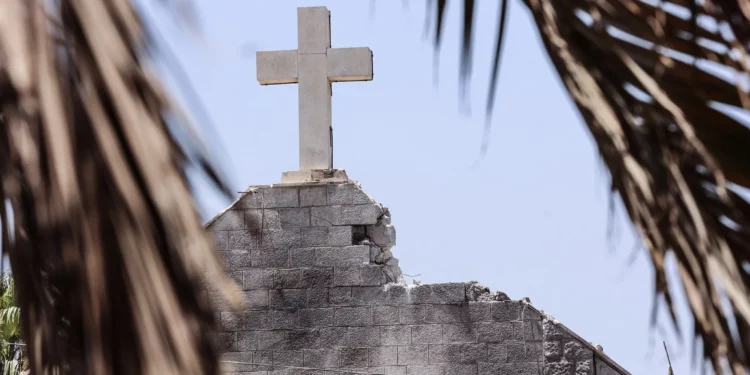 Israel investiga ataque a iglesia católica en Gaza que dejó dos muertos