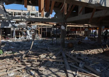 Las FDI examinan el ataque mortal contra un cibercafé frente al mar en Gaza
