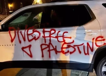Propalestinos atacan casas de regentes de la Universidad de Michigan