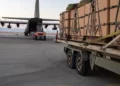 Israel lanza ayuda desde el aire en Gaza y anuncia pausas humanitarias