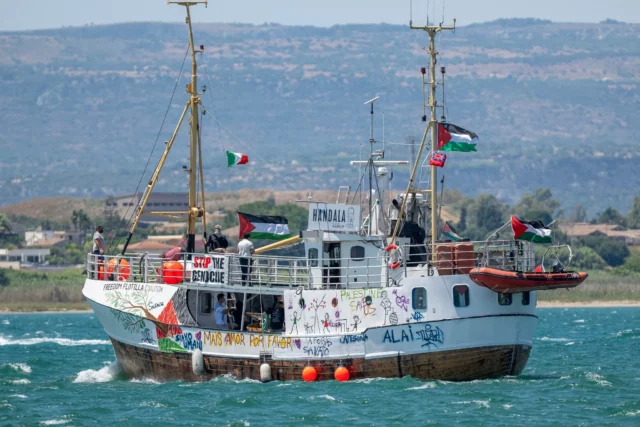 Activistas zarpan de Italia en un nuevo intento por desafiar el bloqueo de Gaza