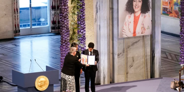 Irán amenazó con eliminar físicamente a la Nobel Narges Mohammadi tras guerra con Israel