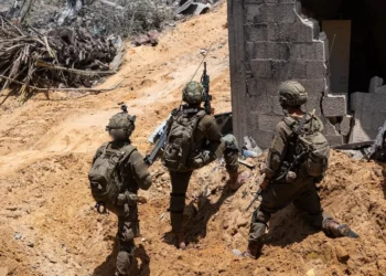 Soldados de las FDI de la Brigada Kfir operan en la Franja de Gaza, en imágenes publicadas el 2 de junio de 2025. (Fuerzas de Defensa de Israel)