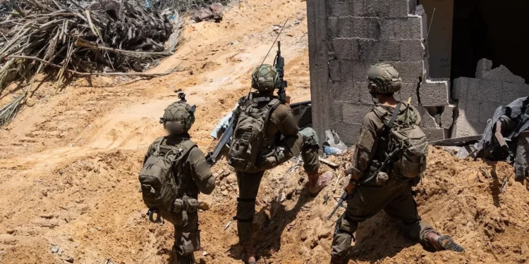 Soldados de las FDI de la Brigada Kfir operan en la Franja de Gaza, en imágenes publicadas el 2 de junio de 2025. (Fuerzas de Defensa de Israel)