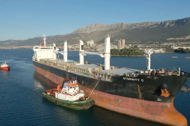 Empresas de seguridad marítima en misión para salvar a tripulación del buque griego atacado por los Hutíes