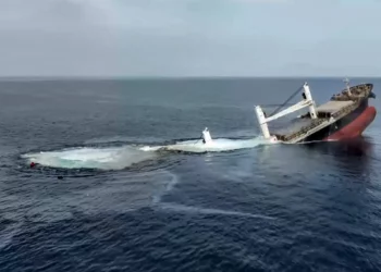 “Toda la tripulación musulmana”: Los barcos en el mar Rojo emiten mensajes para evitar los ataques hutíes