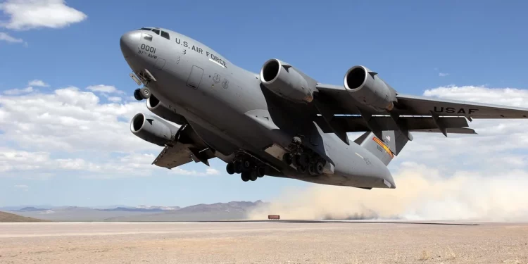 El flexible C-17 Globemaster III tiene una impresionante capacidad STOL