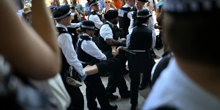 Policía británica arresta a 46 personas por apoyar al proscrito Acción Palestina