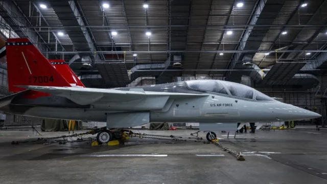 El T-7A Red Hawk probado en condiciones meteorológicas extremas