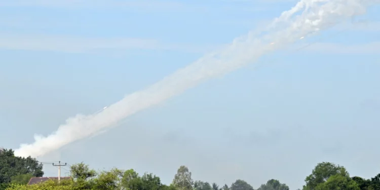 Camboya pide un alto el fuego con Tailandia tras enfrentamientos mortales
