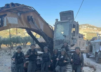 Hallan en Judea y Samaria una excavadora militar que fue robada en la frontera con Gaza
