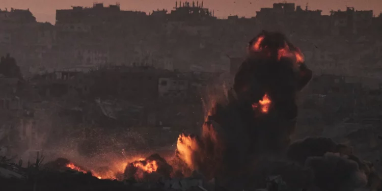 Las FDI atacaron unos 90 objetivos terroristas en Gaza durante la última jornada