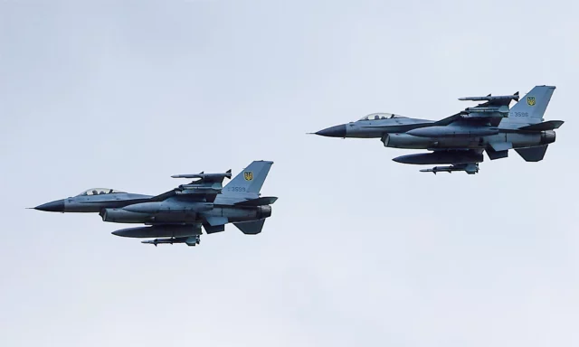 El F-16 derriba cazas rusos: pero no altera el dominio aéreo de Moscú