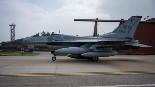 Base Aérea de Osan recibe F-16 mejorados desde Misawa