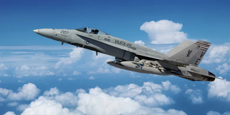 El F/A-18 retó a los MiG soviéticos, bombardeó Irak y ahora sigue activo