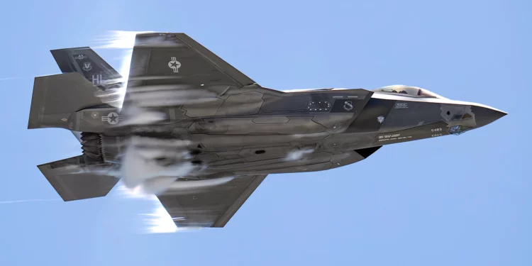 Tanques externos para el F-35: el plan de la USAF vuelve al presupuesto