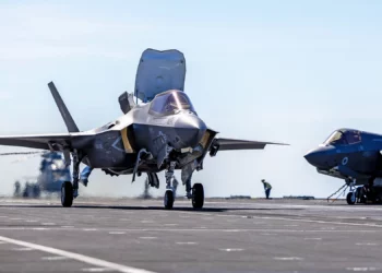 Los F-35B de EE. UU. aterrizan en el HMS Prince of Wales