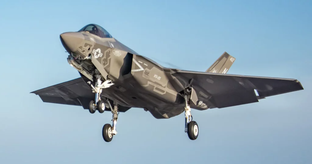 Un F-35C de la Marina de EE.UU. se estrella cerca de NAS Lemoore en California