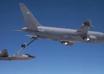La pluma del KC-46 se rompe durante reabastecimiento del F-22