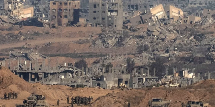 Un alto líder de Hamás dice que el control del grupo sobre Gaza ha “colapsado por completo”