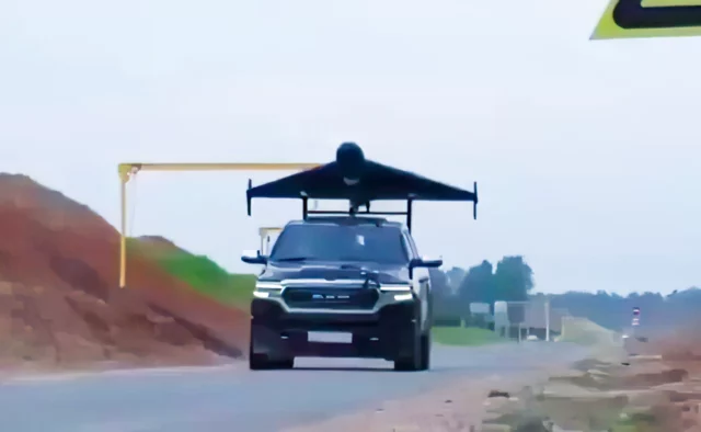 Rusia convierte vehículos civiles en plataformas de ataque con drones Geran-2