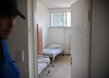 Hombre acusado del asesinato de su madre también es sospechoso de matar a un paciente en un hospital psiquiátrico