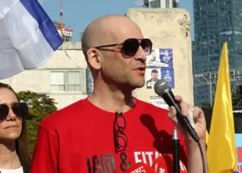 Rehén israelí liberado tras 498 días pide rescate urgente de su hermano enfermo