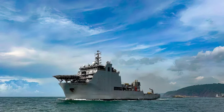La Armada india despliega el INS Nistar: arma estratégica para emergencias en profundidad