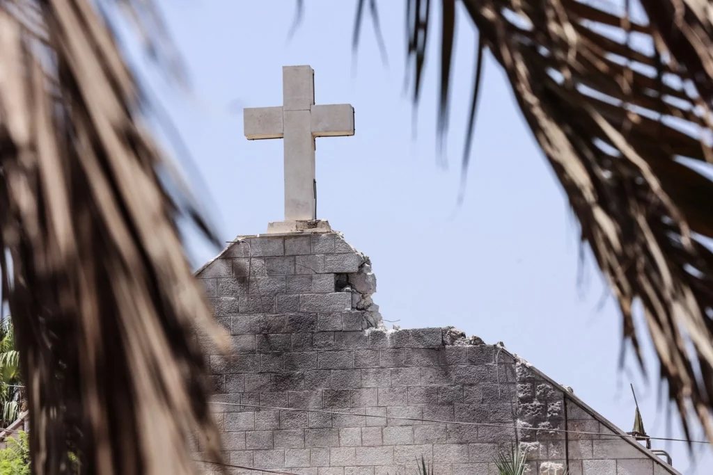 Impacto en iglesia de Gaza fue causado por munición fallida
