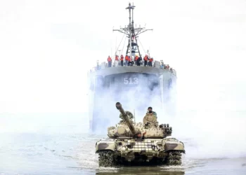 Irán se prepara para una guerra de diez: triplica su presupuesto militar