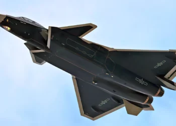 J-20S biplaza de China inicia servicio operativo en 2025