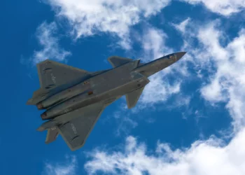 J-20S: China pone en el aire al primer caza furtivo biplaza del mundo