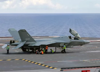 China activa su arma naval furtiva: comienza producción del J-35