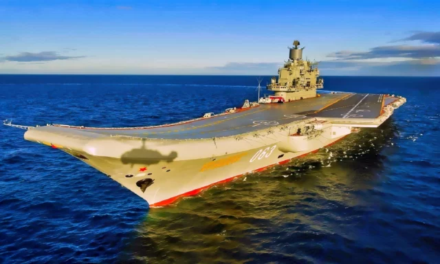 Fracaso naval ruso: el portaaviones Kuznetsov queda inservible