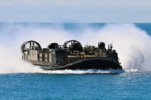 Ejército de EE. UU. y Japón ejecutan desembarco conjunto con LCAC en Australia