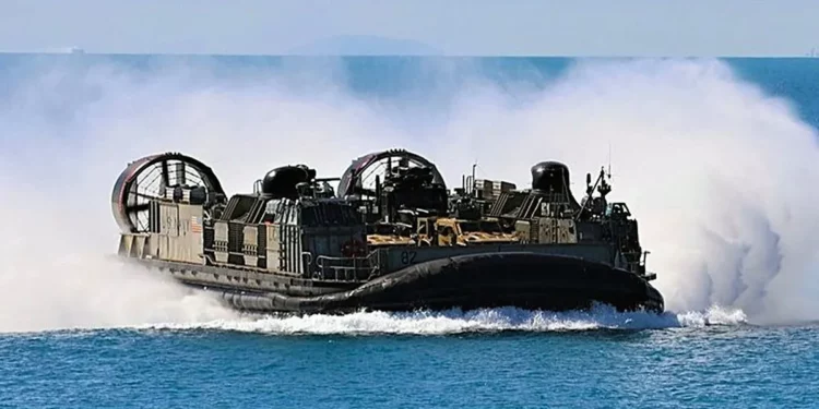 Ejército de EE. UU. y Japón ejecutan desembarco conjunto con LCAC en Australia