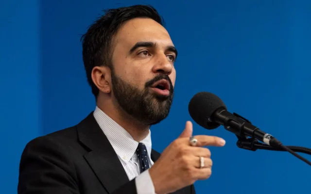 Trump reflexiona sobre si intervenir contra Mamdani en la carrera por la alcaldía de Nueva York