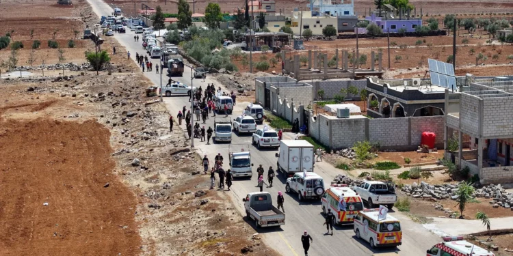 La Media Luna Roja Siria dice que un convoy de primeros auxilios entra en la ciudad de Sweida