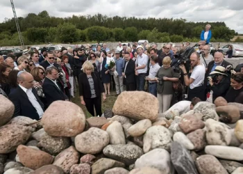 Yad Vashem denuncia las nuevas placas que culpan a la unidad alemana de la masacre polaca de judíos en 1941