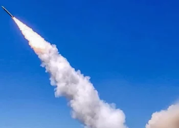 Misil hutí interceptado por la defensa antiaérea israelí