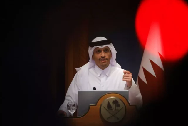El Primer ministro de Qatar dice que Doha sigue trabajando para un alto el fuego