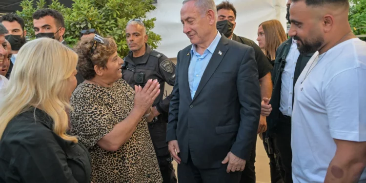 Netanyahu visita Ofakim y elogia la valentía local el 7 de octubre