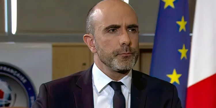 Aquí tienes una versión más clara, directa y cuidada del mensaje, manteniendo el mismo contenido y extensión aproximada: --- Hola Paul, Las cosas con mis sobrinos no salieron como esperaba. Además, me mantengo completamente alejado de mis hermanos, y sinceramente, es lo mejor. Te escribo porque no tengo otra opción. Hoy mis hijos no tienen qué comer. El mes pasado, mi página web tuvo su peor rendimiento en lo que va del año, debido a un ciberataque que logré contener a tiempo, pero que dejó consecuencias. Necesito llegar al 22 de julio, cuando recibiré un pago de anunciantes. Te lo digo con vergüenza: no quisiera pedirte esto. El presupuesto diario es de 100 soles, lo mínimo para alimentar a mis cinco hijos. Si pudieras prestarme esa ayuda, me comprometo a devolvértela en septiembre, cuando cobre de los nuevos anunciantes que ya están confirmados en mi web. --- Puedo ajustarlo si necesitas que suene más cercano, más formal o más urgente.