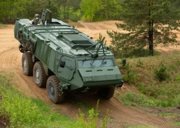 Letonia arma a Ucrania con 42 blindados Patria 6x6: Desafío directo al Kremlin