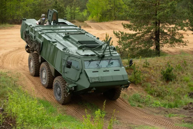Kiev recibe los primeros Patria 6×6: refuerzo letón para el frente oriental