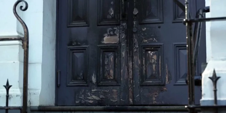Policía arresta a hombre por incendiar sinagoga en Melbourne